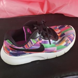 Girls size 11 nike shoe